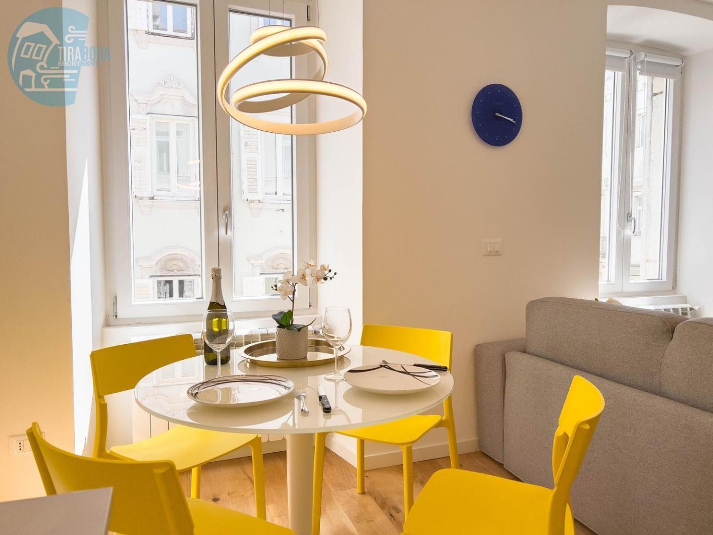 Cassa Di Risparmio 11 Tirabora Short Rent Trieste Luaran gambar