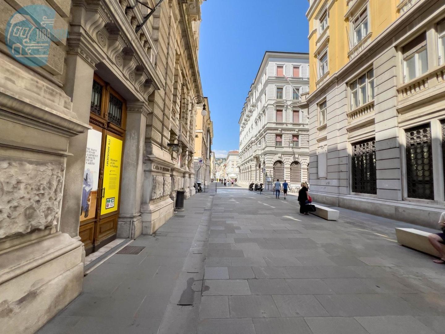 Cassa Di Risparmio 11 Tirabora Short Rent Trieste Luaran gambar