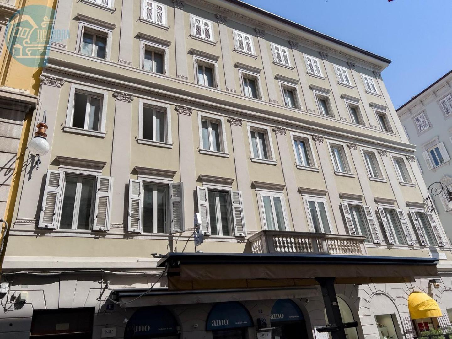 Cassa Di Risparmio 11 Tirabora Short Rent Trieste Luaran gambar