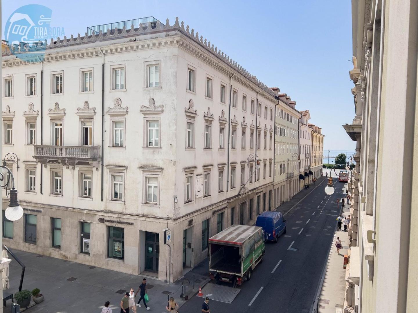 Cassa Di Risparmio 11 Tirabora Short Rent Trieste Luaran gambar